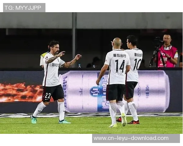 中超焦点战鲁能迎战上港全力争胜争夺季后赛名额 中超焦点战鲁能迎战上港全力争胜争夺季后赛名额